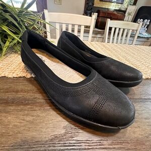 Clarks Cloudsteppers Womens Black Flats Size 8.5M Slip On Comfort Shoes